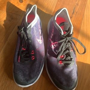 Gently Worn. Nike training flex supreme TR4